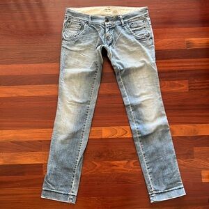 Womens 31 Levi’s Red flap pocket factory distressed loose skinny jeans